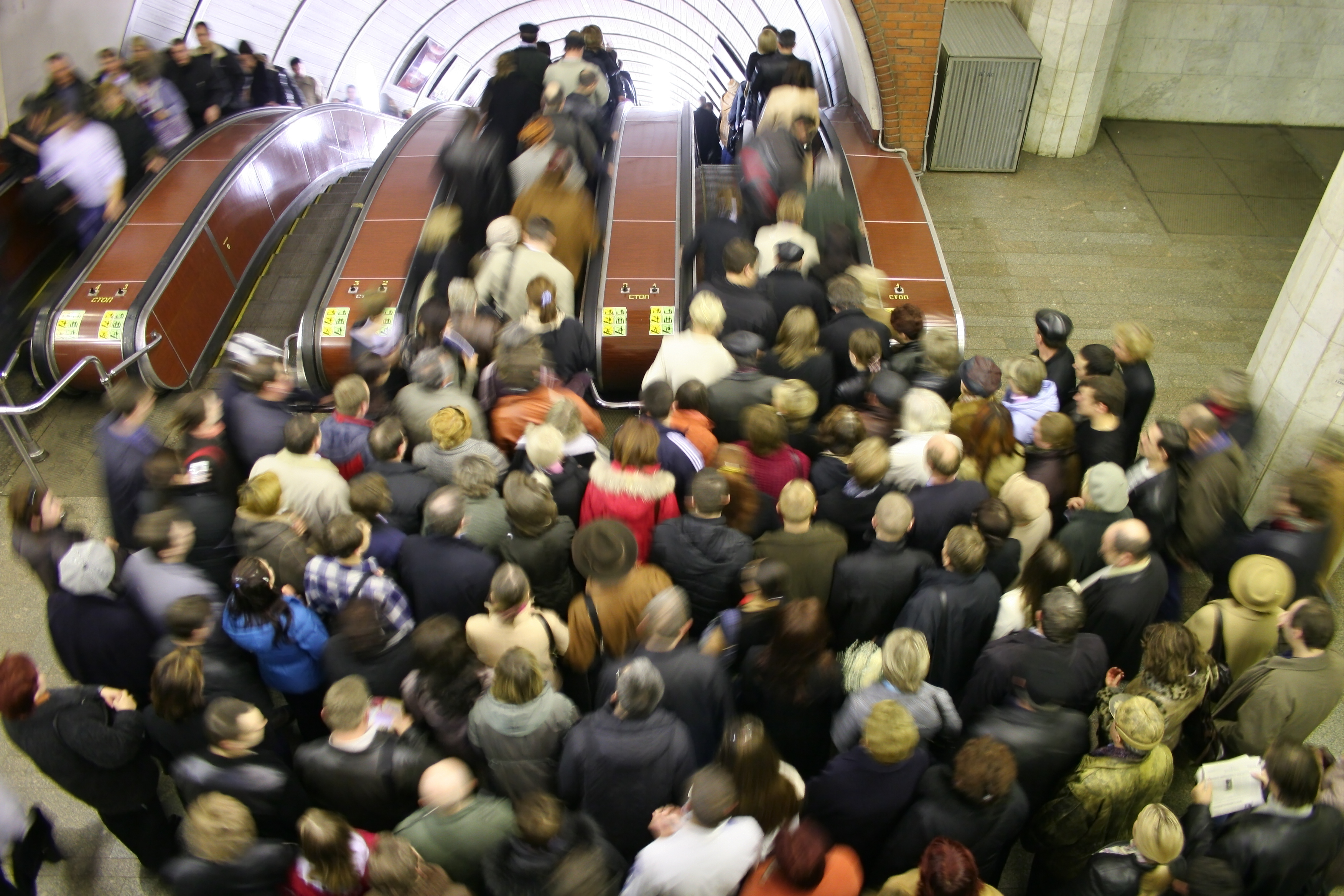 escalator crowd